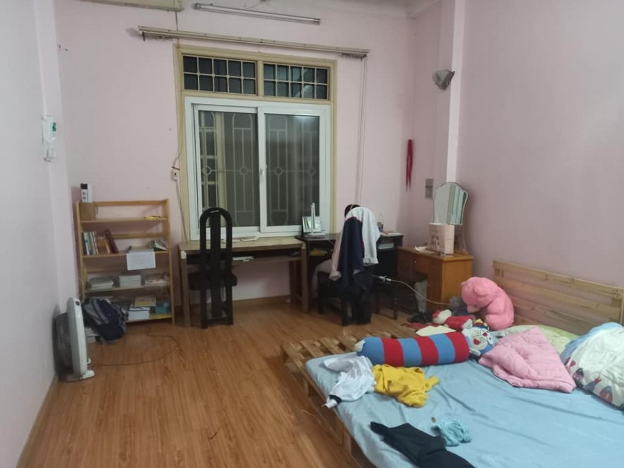 Nguyên căn còn mới phố Vũ Trọng Phụng, cần bánn giá 2.6 tỷ, dt 35m2, 4 tầng, ô tô đỗ gần