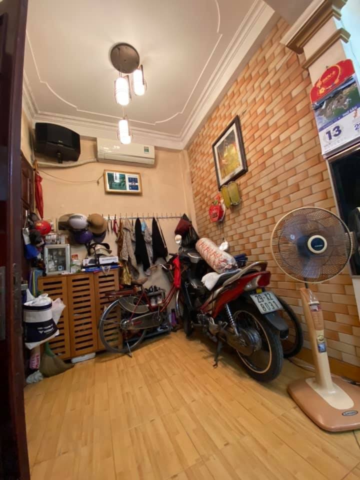Nhà siêu đẹp bao rộng 42 Triều Khúc Thanh Xuân, dt 32m2, 4 tầng mt 6,, giá bán 2.3 tỷ