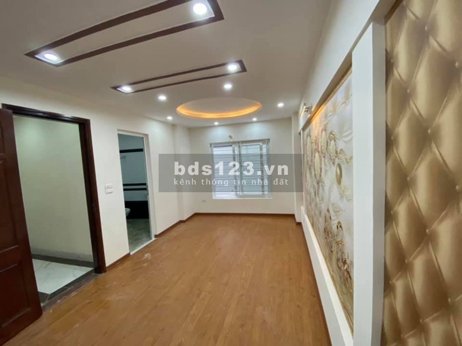 Bán đất tặng nhà La Khê Hà Đông 5 tầng DT 30m2 MT 5.5m giá hạ chào 2 tỷ 950 0866729356