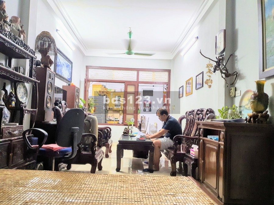 Nhà đẹp đường Láng gần hồ điều hoà 5 tầng, dt 30m2, 3 tỷ tặng toàn bộ nội thất xin sò 300 triêu