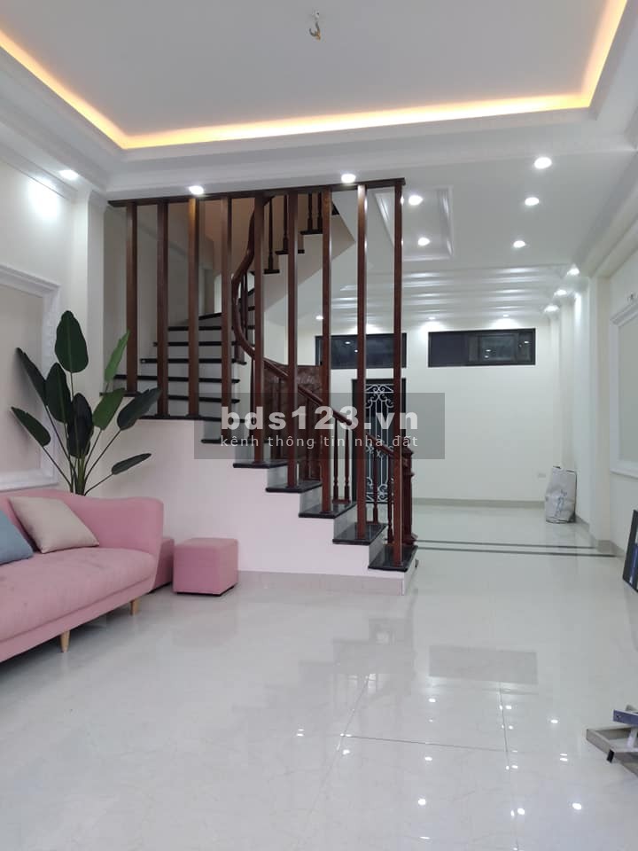 Bán gấp nhà chính chủ Bát Khói, nhà đẹp mới tinh, dt 33m2, 5 tầng, giá chỉ hơn 2 tỷ