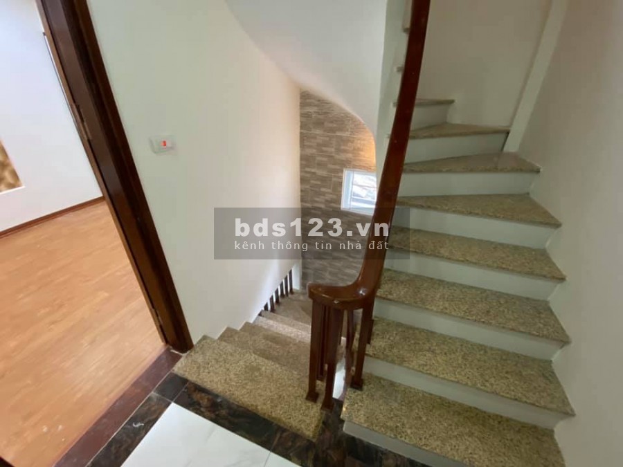 Bán đất tặng nhà La Khê Hà Đông 5 tầng DT 30m2 MT 5.5m giá hạ chào 2 tỷ 950 0866729356