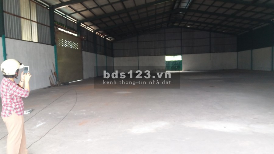 Cho thuê nhà xưởng đường Nguyễn Ảnh Thủ, p Hiệp Thành, Quận 12 dt: 1000m2 lh: 0937.388.709