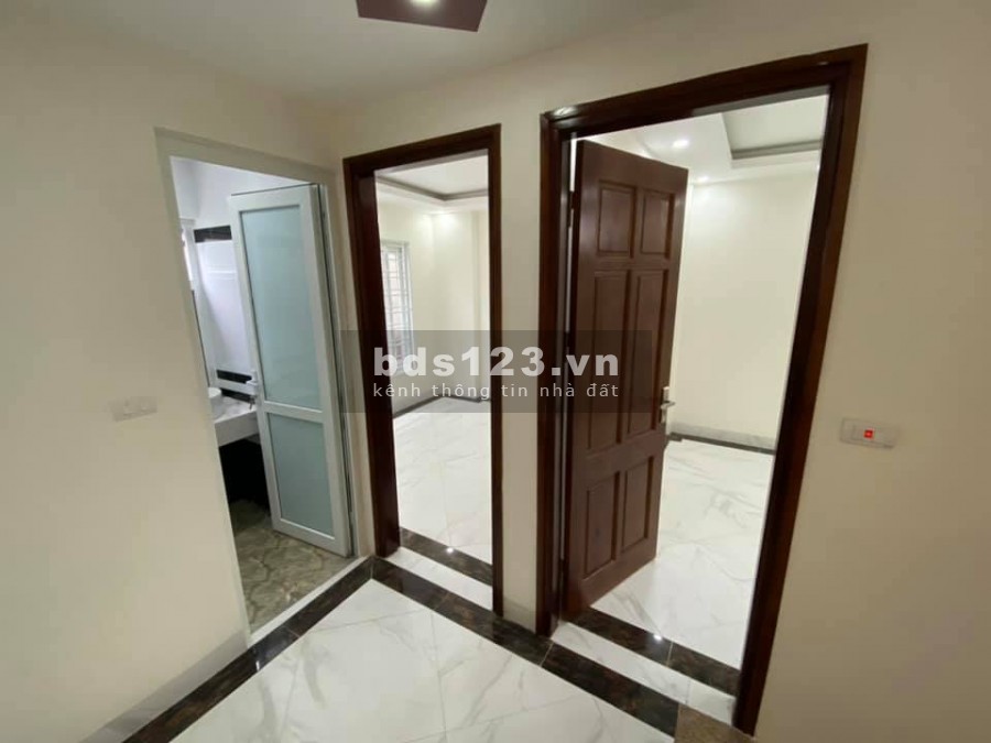 Bán đất tặng nhà La Khê Hà Đông 5 tầng DT 30m2 MT 5.5m giá hạ chào 2 tỷ 950 0866729356