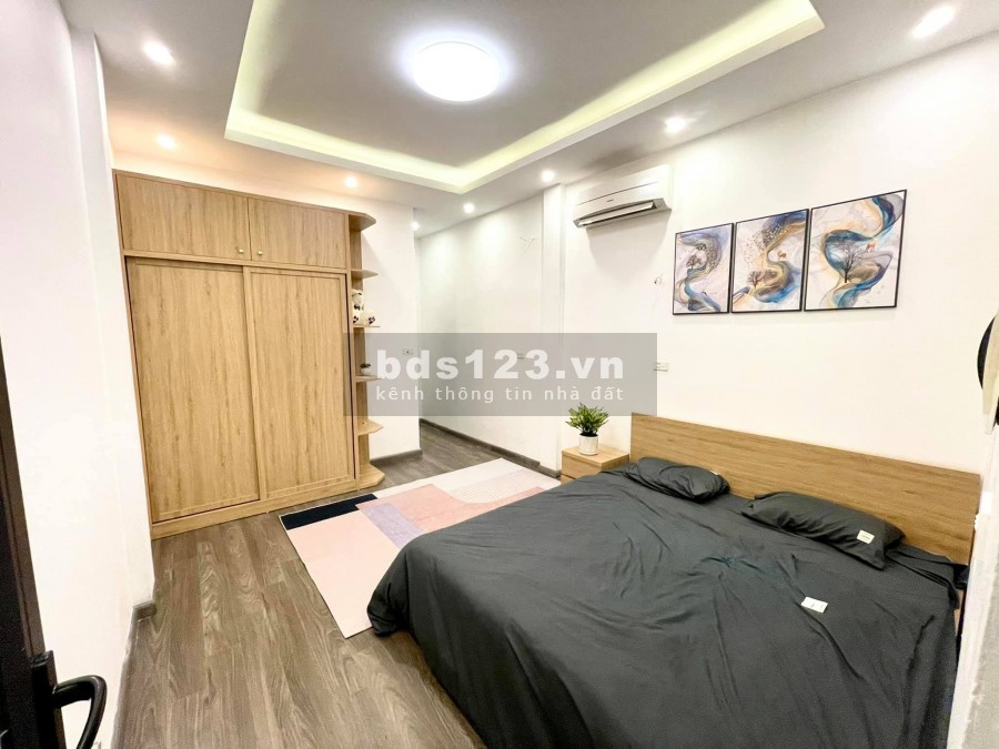 Nhà đẹp đường Láng gần hồ điều hoà 5 tầng, dt 30m2, 3 tỷ tặng toàn bộ nội thất xin sò 300 triêu