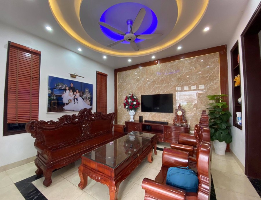 Bán nhà Biệt thự Hà Đông diện tích 180m ô tô vào nhà tặng nội thất, giá chỉ 5 tỉ