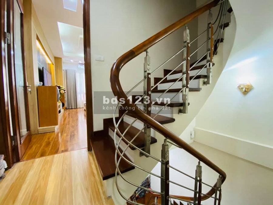 Nhà Cổ Nhuế dt 46m2 5 tầng, mt 4m, ngõ thông ô tô 15m ra Phạm Văn Đồng giá bán 3.9 tỷ
