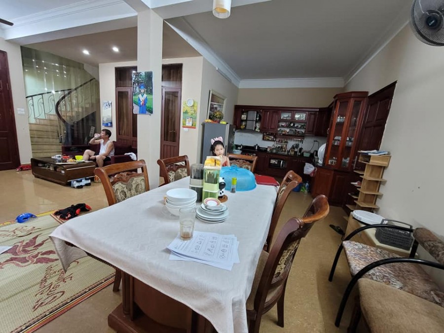 Phố Vip Đống Đa Đặng Văn Ngữ ô tô tránh, 7 chỗ vào nhà, gần hồ dt 115m2, 4 tầng chỉ 150tr/m2