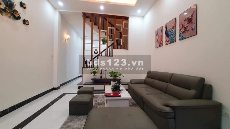 Nhà đẹp Nguyễn Ngọc Vũ 34m2 giá 4.39 tỷ- ô tô đỗ cổng- an sinh đỉnh.