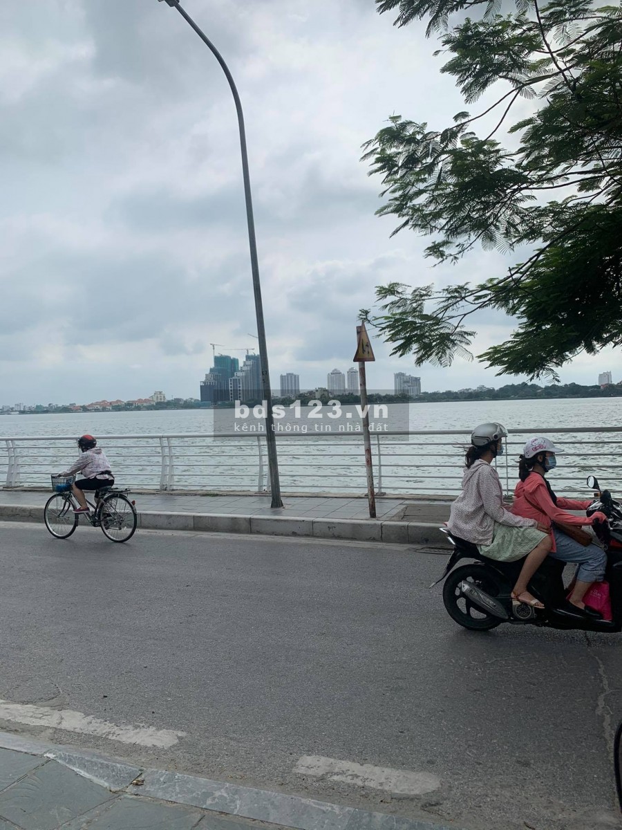 Bán nhà 5 tầng Lạc Long Quân Quận Tây Hồ giá bán 2,9 tỷ diện tích 27m2 100m ra Hồ Tây