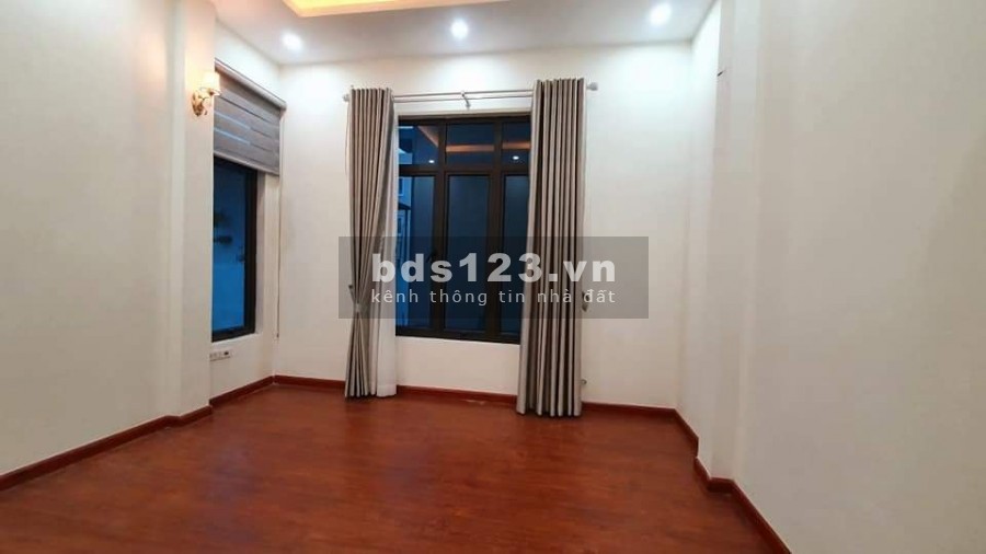 Nhà đẹp Nguyễn Ngọc Vũ 34m2 giá 4.39 tỷ- ô tô đỗ cổng- an sinh đỉnh.