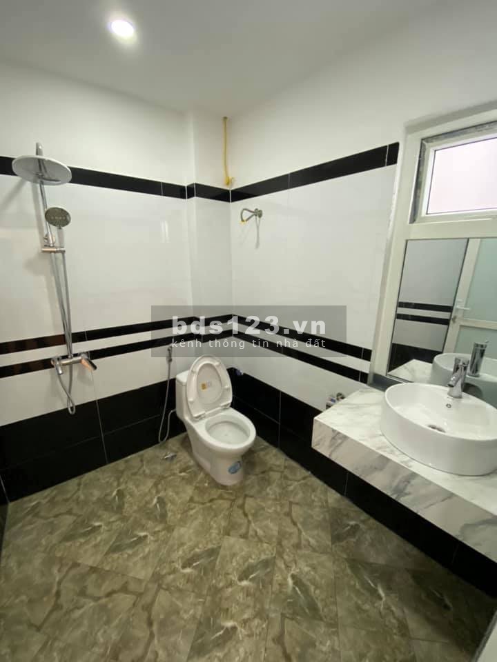 Bán đất tặng nhà La Khê Hà Đông 5 tầng DT 30m2 MT 5.5m giá hạ chào 2 tỷ 950 0866729356