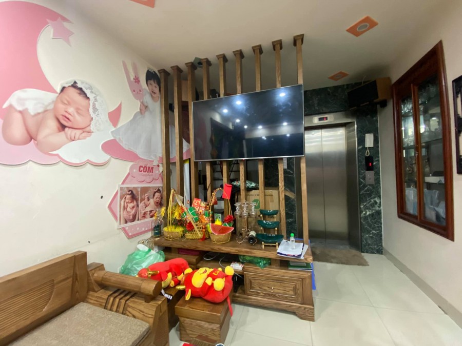 Bán nhà phố Văn Chương trung tâm Đống Đa diện tích 40m2, 8 tầng giá bán 6,2 tỷ
