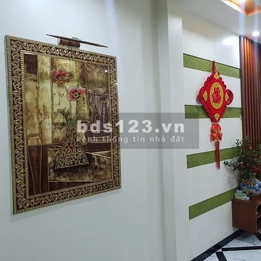 Bán nhà Trần Thái Tông, dt 64m2, 5 tầng, mt 4.7 giá 5.9 tỷ, 3 mặt thoáng, ngõ rộng
