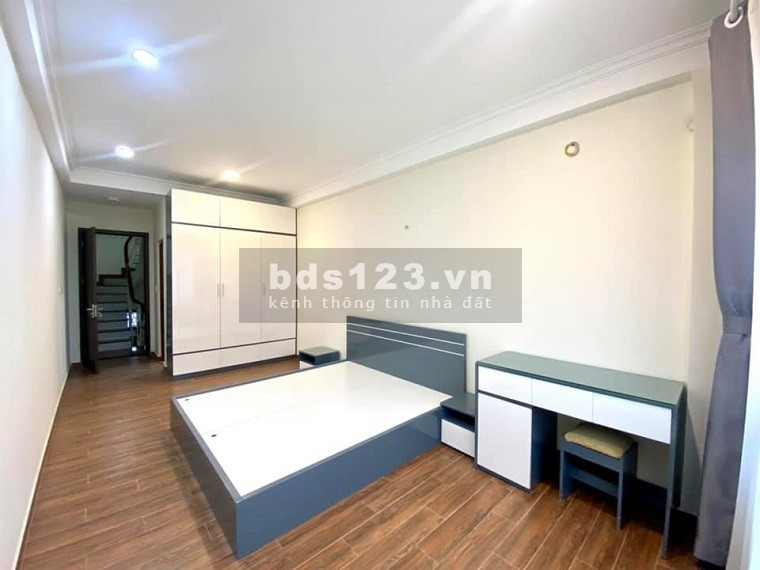 Bán gấp nhà chính chủ Bát Khói, nhà đẹp mới tinh, dt 33m2, 5 tầng, giá chỉ hơn 2 tỷ