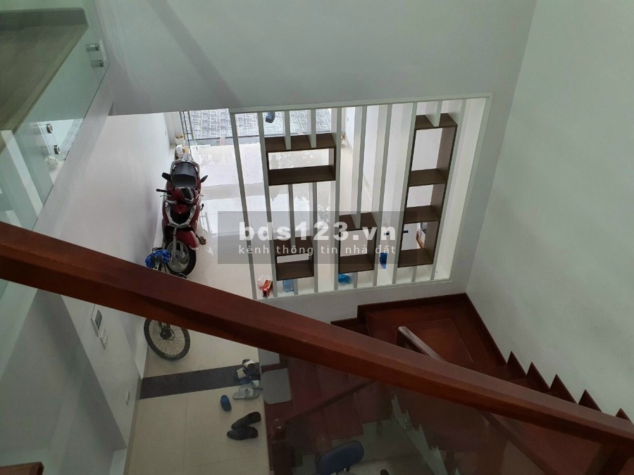 Bán nhà vườn Tuệ Tĩnh, TP HD, 128m2, 2 tầng, 4 ngủ, gara, mt 8m, hướng đông, giá tốt