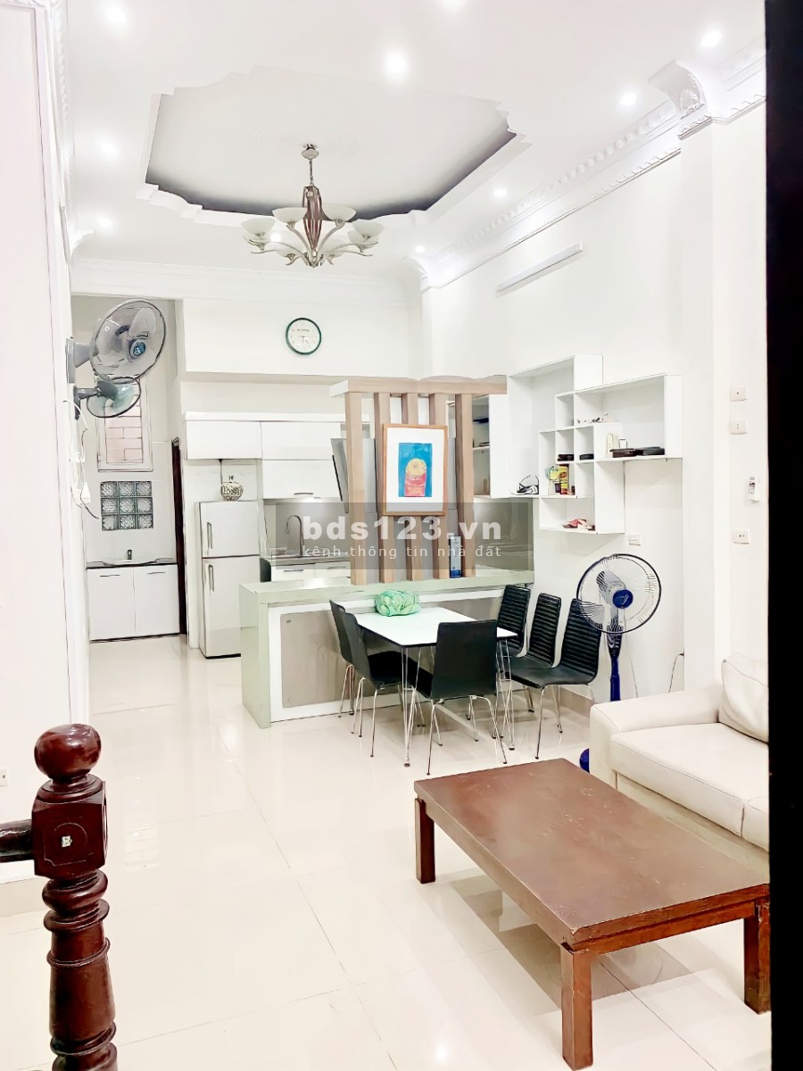 Hot rẻ hiếm! Nhà Dịch vọng ô tô đỗ cửa DT 51m2, MT 4,6m An sinh đỉnh