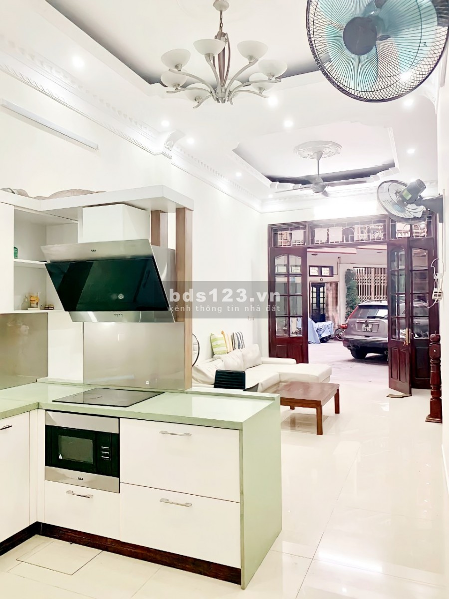 Hot rẻ hiếm! Nhà Dịch vọng ô tô đỗ cửa DT 51m2, MT 4,6m An sinh đỉnh