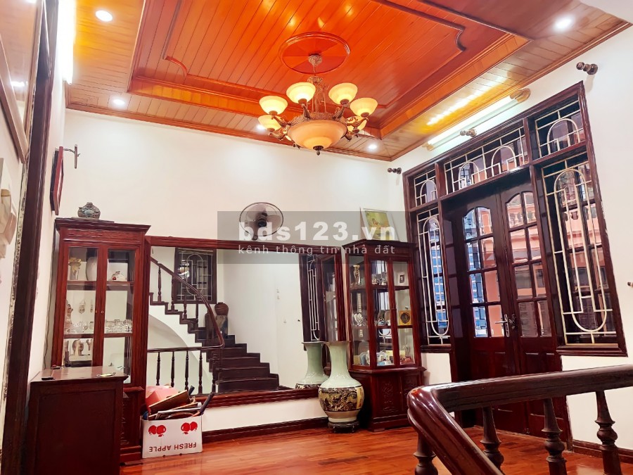 Hot rẻ hiếm! Nhà Dịch vọng ô tô đỗ cửa DT 51m2, MT 4,6m An sinh đỉnh