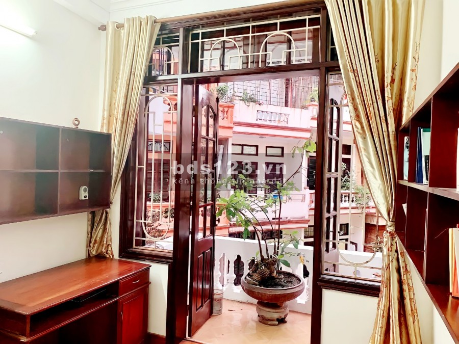 Hot rẻ hiếm! Nhà Dịch vọng ô tô đỗ cửa DT 51m2, MT 4,6m An sinh đỉnh