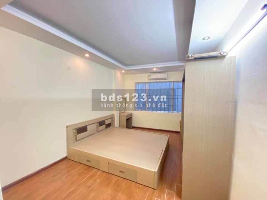 Bán nhà Nam Dư nhỉnh 2 tỷ, vài bước ra phố tặng lại toàn bộ nội thất, dt 30m2, 4 tầng