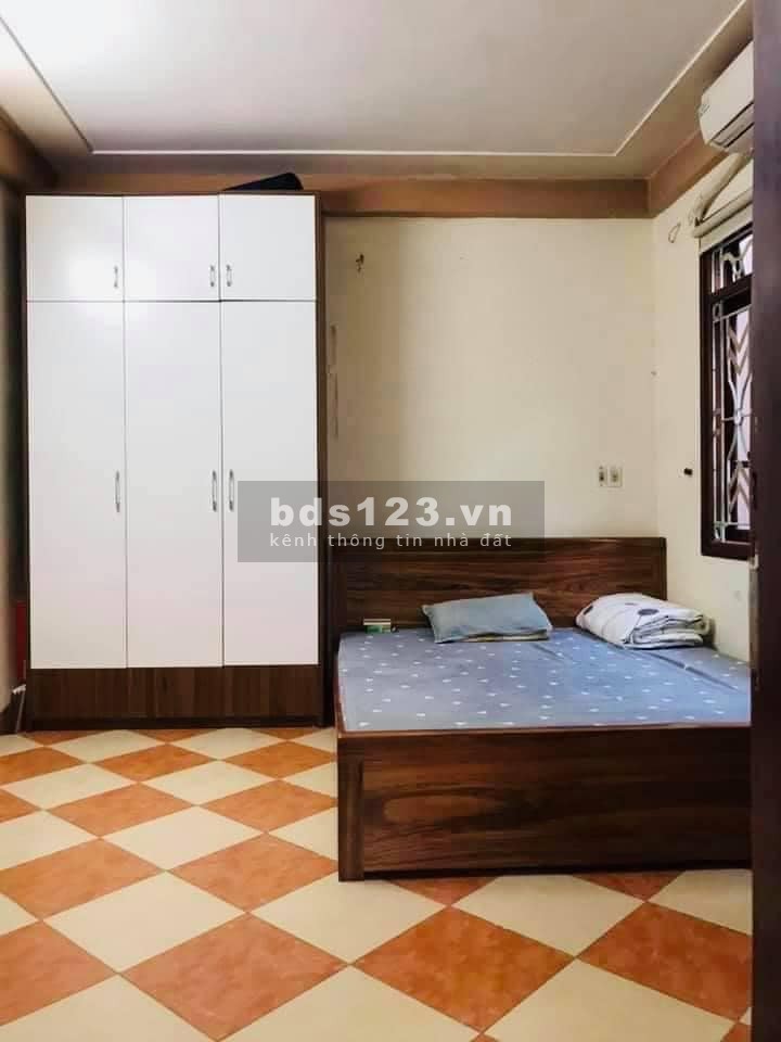 Bán nhà Chùa Láng, diện tích 29m2, 5 tầng, mt 6,5m, giá: 2,89 tỷ, tặng nội thất