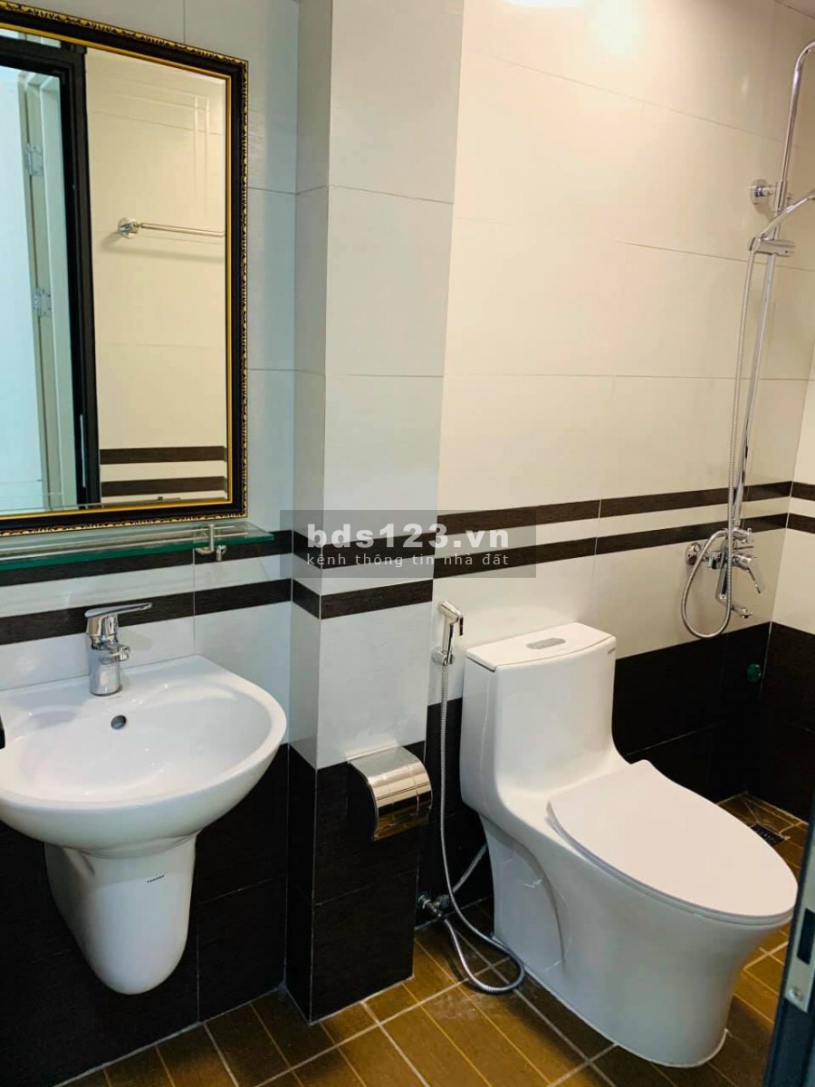 Bán nhà phố Chùa Quỳnh ngõ to rộng diện tích sử dụng 35m2, 5 tầng, giá 3 tỷ