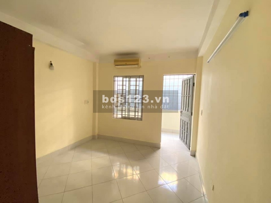 Bán nhà Nam Dư nhỉnh 2 tỷ, vài bước ra phố tặng lại toàn bộ nội thất, dt 30m2, 4 tầng