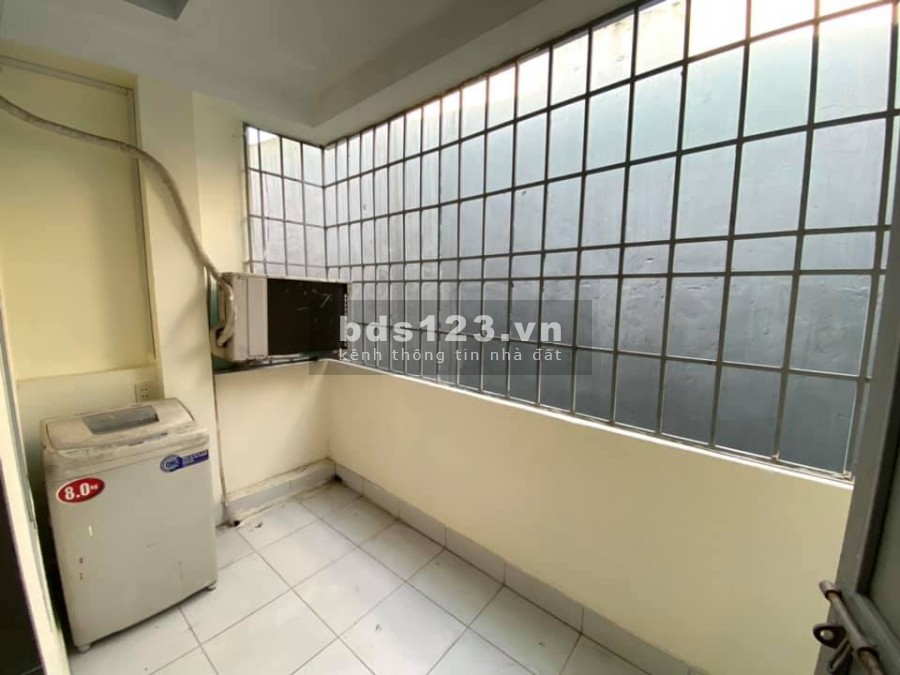 Bán nhà Nam Dư nhỉnh 2 tỷ, vài bước ra phố tặng lại toàn bộ nội thất, dt 30m2, 4 tầng