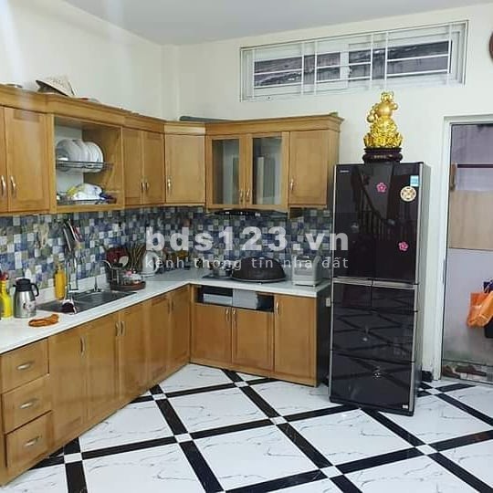 Bán nhà Trần Thái Tông, dt 64m2, 5 tầng, mt 4.7 giá 5.9 tỷ, 3 mặt thoáng, ngõ rộng