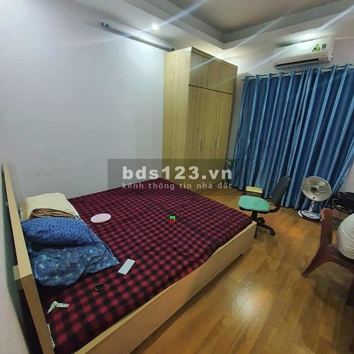 Bán nhà Trần Thái Tông, dt 64m2, 5 tầng, mt 4.7 giá 5.9 tỷ, 3 mặt thoáng, ngõ rộng