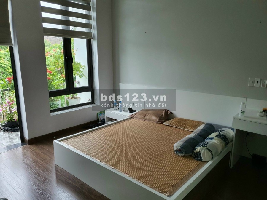Bán nhà vườn Tuệ Tĩnh, TP HD, 128m2, 2 tầng, 4 ngủ, gara, mt 8m, hướng đông, giá tốt