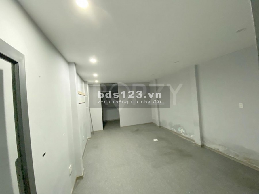 Nhà đẹp, có sân vườn, 2pn, diện tích sử dụng 4x17, hẻm xe tải, thích hợp vp, online