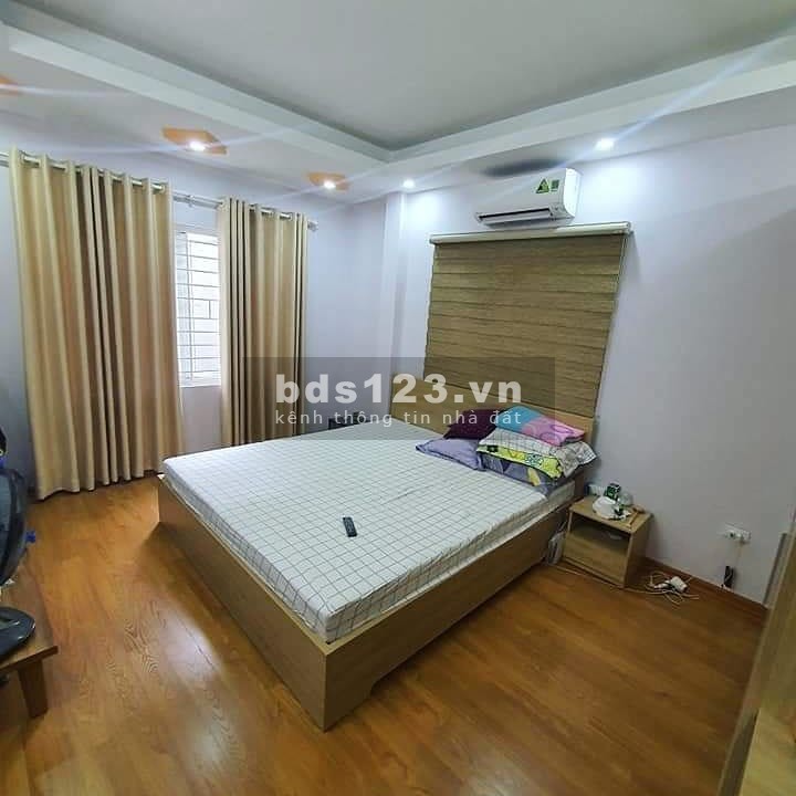 Bán nhà Trần Thái Tông, dt 64m2, 5 tầng, mt 4.7 giá 5.9 tỷ, 3 mặt thoáng, ngõ rộng