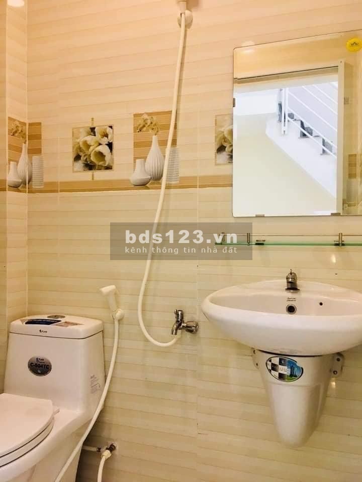 Sát mặt tiền Hoàng Văn Thụ, nhà đẹp ở ngay giá 4.98 tỷ, trung tâm Phú Nhuận, lhcc