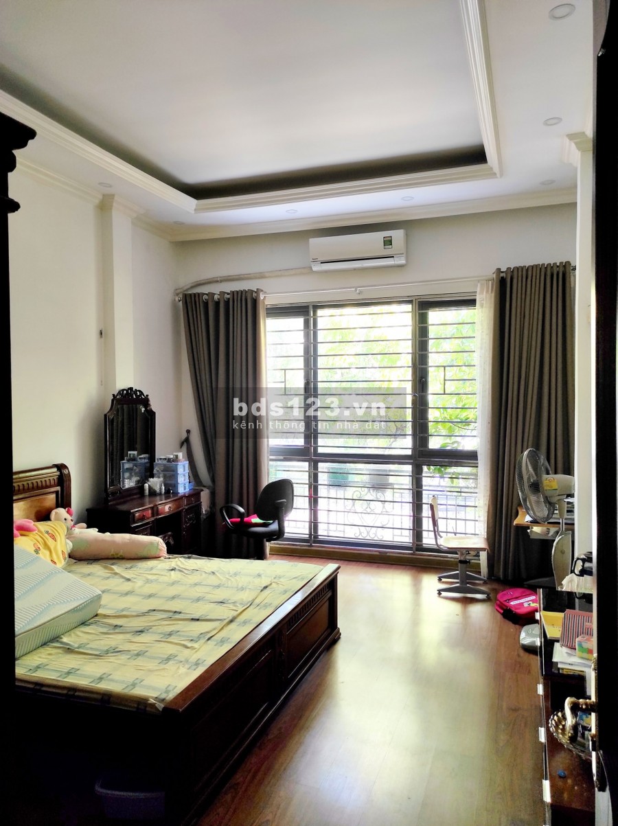 Bán nhà phân lô diện tích sử dụng 80m2, đúc kiên cố 4 tầng đường Cầu Giấy, giá bán 12.4 tỷ