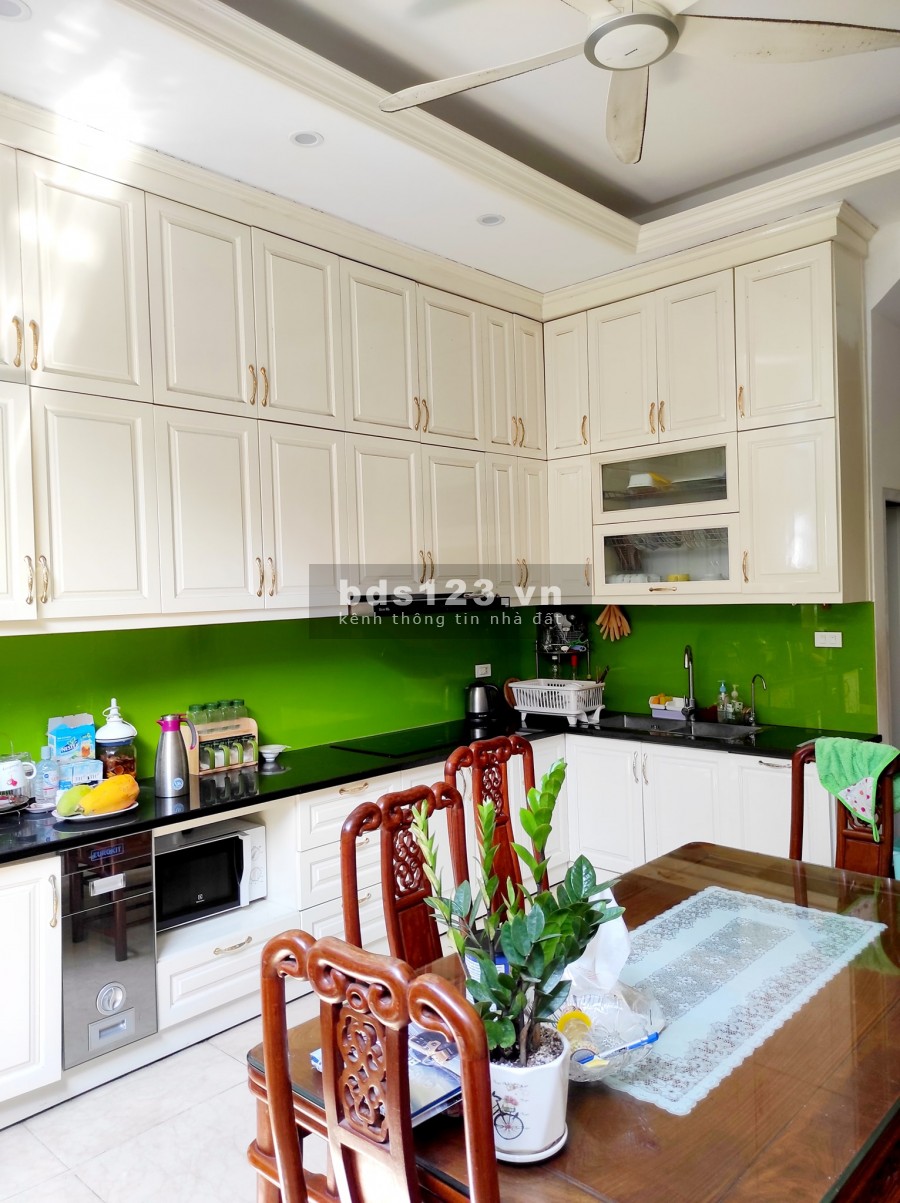 Bán nhà phân lô diện tích sử dụng 80m2, đúc kiên cố 4 tầng đường Cầu Giấy, giá bán 12.4 tỷ