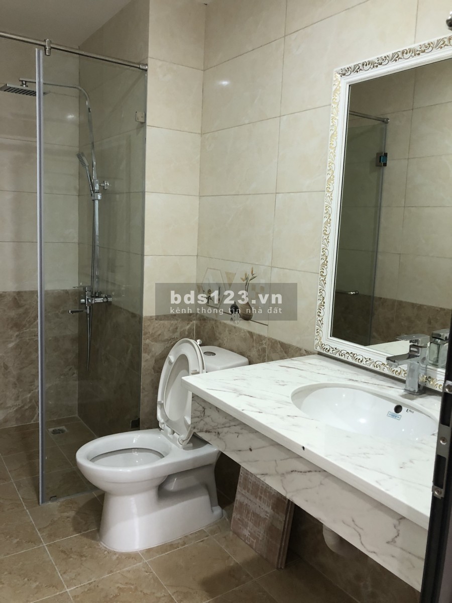 Bán nhà Ngọc Thuỵ, dt 32m2, 5 tầng đúc, đường 3m, ô tô đỗ cửa, gần trường Việt-Pháp