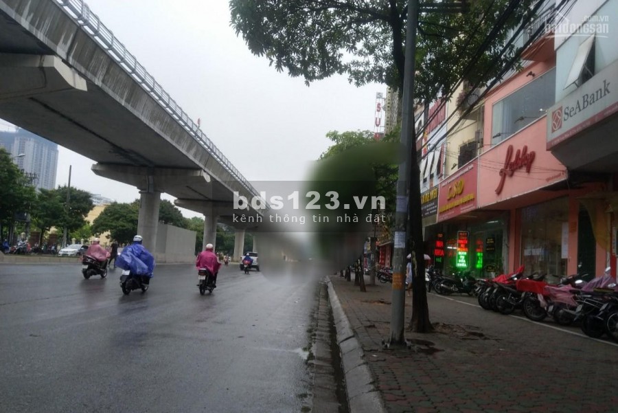 Cần bán nhà mặt phố Cầu Giấy vỉa hè lớn kinh doanh liên hệ 0968885685