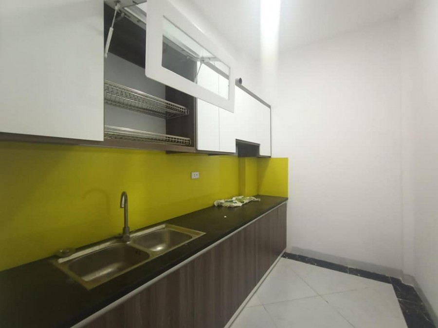 Bán nhà 5 tầng mới tinh gần Ngã tư Vọng, 30m2, ở ngay, chỉ 2.74 tỷ. LH 0966456918.