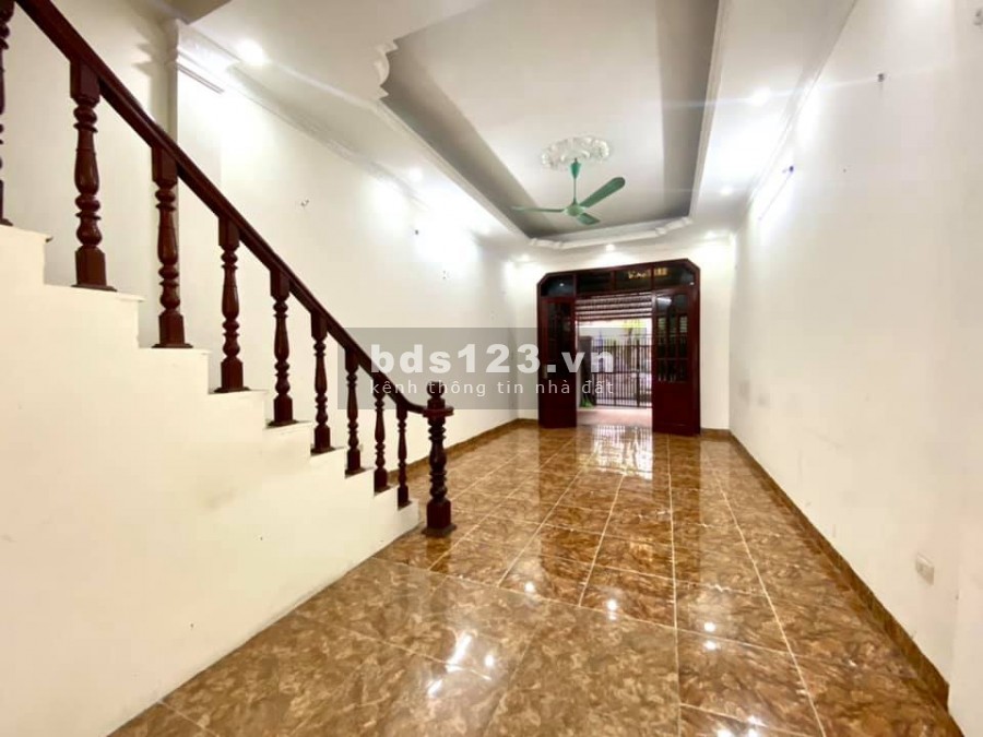 Siêu độc nhất bán nhà Thạch Bàn Long Biên, ô tô vào nhà dt 75m2, giá 4.5 tỷ, lhcc
