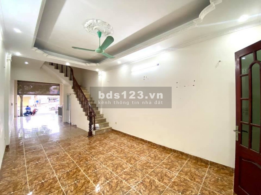 Siêu độc nhất bán nhà Thạch Bàn Long Biên, ô tô vào nhà dt 75m2, giá 4.5 tỷ, lhcc