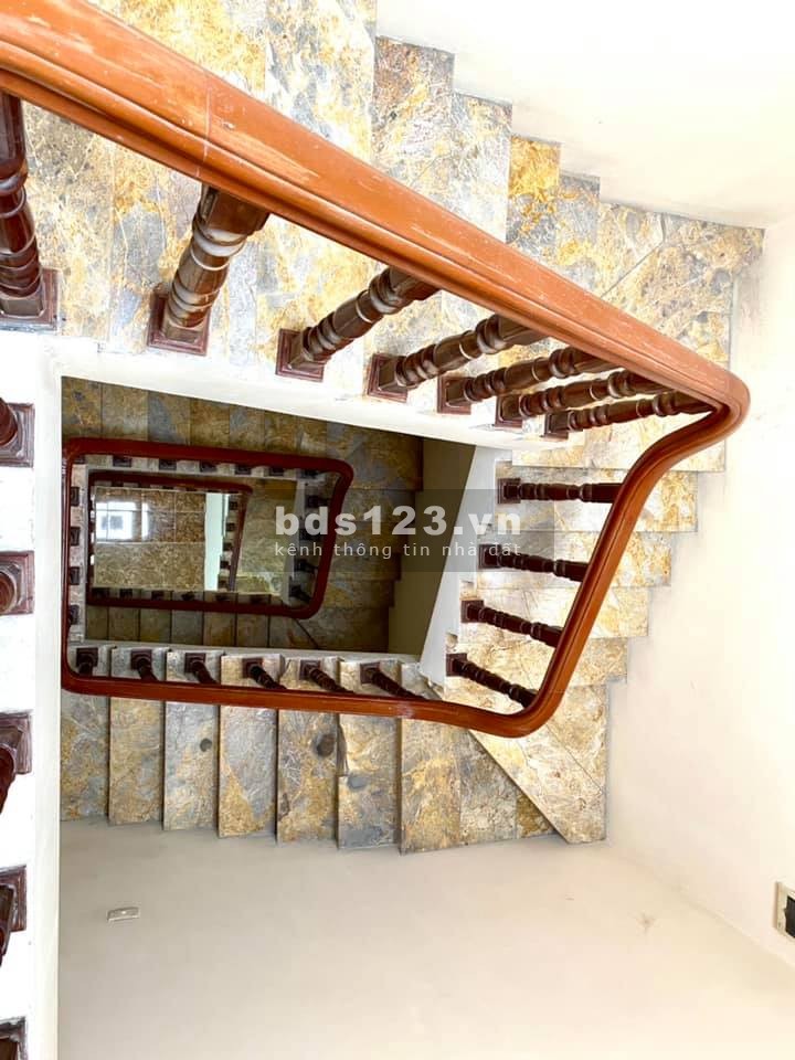 Siêu độc nhất bán nhà Thạch Bàn Long Biên, ô tô vào nhà dt 75m2, giá 4.5 tỷ, lhcc