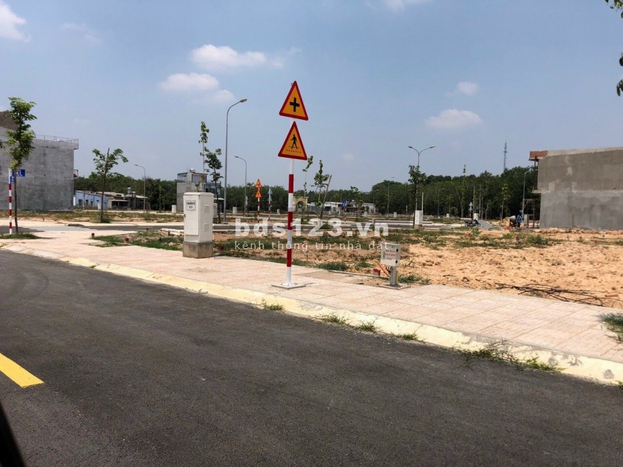 Ông anh mình cần bán lô đất mặt tiền, trung tâm Bàu Bàng để lấy tiền trả nợ