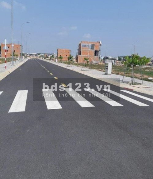 Ông anh mình cần bán lô đất mặt tiền, trung tâm Bàu Bàng để lấy tiền trả nợ