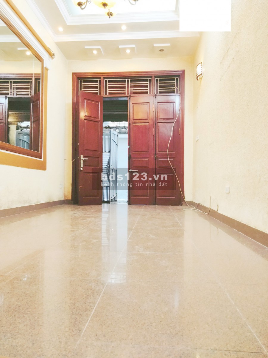 Bán nhà phố Nguyễn Khang, Cầu Giấy 39m x 5 tầng, cách ô tô 30m, 3.95 tỷ.