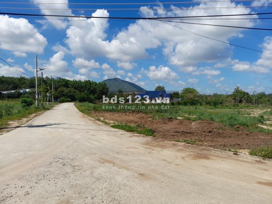 Cần bán lô đất S16 thuộc Suối Nhum, đã có sổ. Công chứng sang tên.