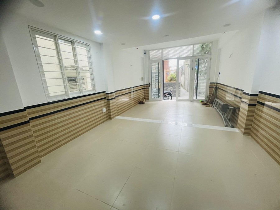 Cần bán nhà đẹp Trần Khánh Dư Quận 1, dt 86m2 4 tầng măt tiền 6m BTCT. LH 0376966383