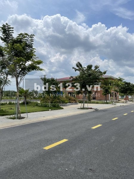 Cơ hội sở hữu đất gần trung tâm hành chính Bến Cát chỉ với 200 triệu, lhcc