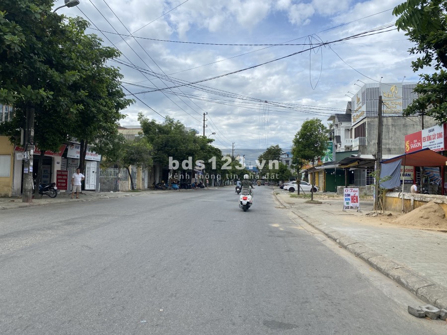 Bán đất tặng nnhaf 2 tầng mt Nguyễn Sinh Cung giá rẻ nhất thị trường, lh 0346229509